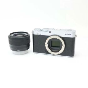 【中古】 《良品》 FUJIFILM X-E4 XC15-45mmレンズキット シルバー [ デジタルカメラ ]