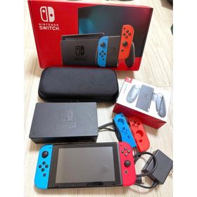 ニンテンドースイッチ(Nintendo Switch)の極美品⭐️Nintendo Switch 本体 ＋充電グリップ等(家庭用ゲーム機本体)