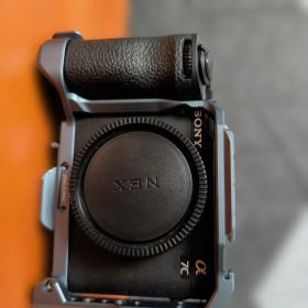 美品 Sony A7C II 本体 シャッター数8860 ケージ付