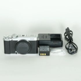 [良品 | サムレスト付] FUJIFILM X-A1 ボディ シルバー | 富士フイルムXマウント