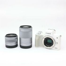 【中古】 《良品》 Canon EOS Kiss M2 ダブルズームキット ホワイト 【後カバー部品交換/各部点検済】 [ デジタルカメラ ]
