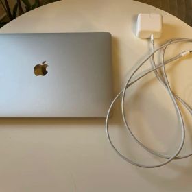 MacBook Air 13インチ 充電器付き