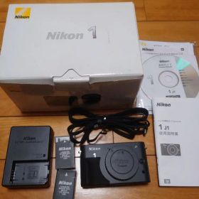 【美品】ニコン Nikon J1本体 電池2個 元箱等有