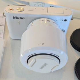 ミラーレス一眼 Nikon 1 J1 ホワイト 標準ズームレンズ付き30-110