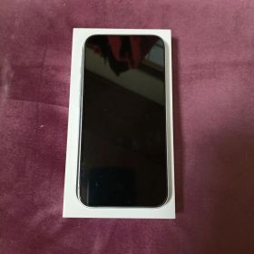 【美品】SIMフリーiPhone16e 128GBホワイト