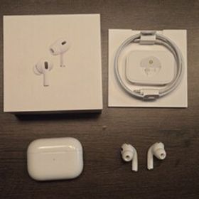 Apple AirPods Pro（第2世代/2022）（海外版） Lightning MagSafe充電対応 MQD83KH/A