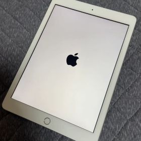 美品Apple iPad 第5世代 32GB タブレット MP1L2J/A au