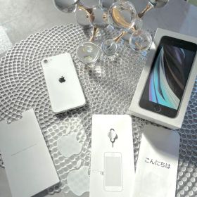 ✨iPhone SE (第2世代) 64GB ✨SIMフリー ホワイト✨箱有✨