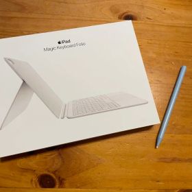 iPad Magic Keyboard Folio ホワイト