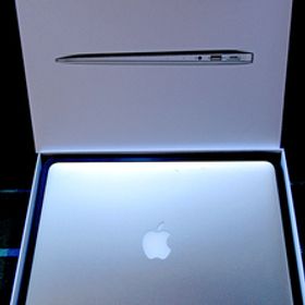 Macbook Air i7 2017 2.2gHz 8GB 1TB M.2 NVMe SSD 1台限定！