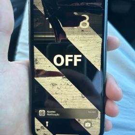 Apple iPhone 11 ブラック 画面ひびあり