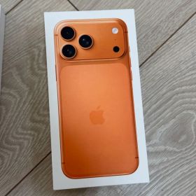 香港版のiPhone17 Pro max 1TB コズミックオレンジ