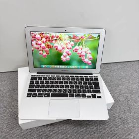 MacBook Air 2015 11インチ 4GB / 128GB シルバー