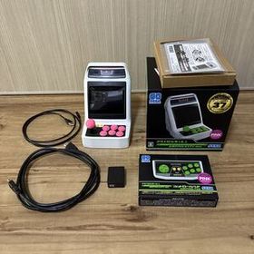 アストロシティミニ本体とコントローラー