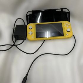 008Nintendo Switch Lite 任天堂 イエロー 充電器付き