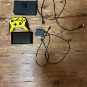 Nintendo Switch 本体 ピカチュウプロコンイエローハンドル