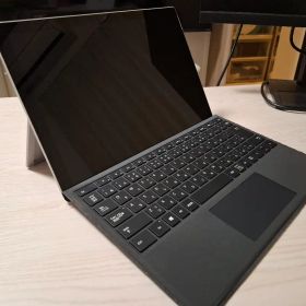 Microsoft Surface Pro5本体 充電器