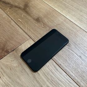 Apple iPhone SE 128GB ブラック