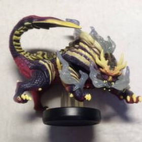 中古品 ニンテンドースイッチハード モンスターハンターライズ amiibo マガイマガド