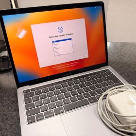 MacBookPro2020 M1 13in 256GB 8GB bat100%