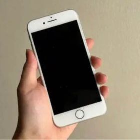 iPhone 7 美品 au32GB