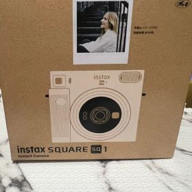 インスタントカメラ "チェキスクエア"instax SQUARE SQ1