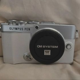 【美品】Olympus pen e-p7 白 おまけ付き