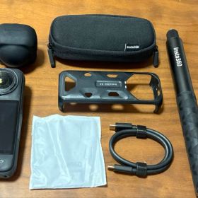 Insta360 X4 アクションカメラ 本体と付属品