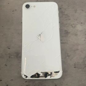 iPhone SE2 ホワイト ひび割れあり