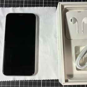 iPhone XR ホワイト 64GB docomoSIMロックあり