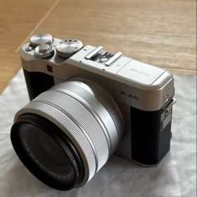 FUJIFILM フジフィルム ミラーレス一眼 レンズキット X-A5 ブラック