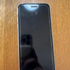 Apple iPhone SE ホワイト 最大容量74%