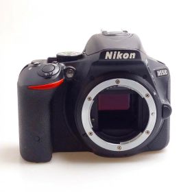 【中古】 (ニコン) Nikon D5500 ブラック【中古カメラ デジタル一眼】 ランク：AB