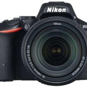 【中古】Nikon デジタル一眼レフカメラ D5500 18-140 VR レンズキット ブラック 2416万画素 3.2型液晶 タッチパネル D5500LK18-140BK