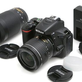 【中古】【美品】ニコン D5600 ダブルズームキット（センサー清掃済み） CA01-B3910-3U3A Nikon Fマウント APS-C 標準ズーム 望遠ズーム 手ブレ補正 レンズ付き セット 中古