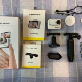 Insta360 GO 3 本体と付属品