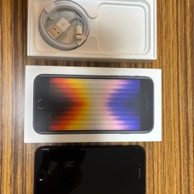 Apple iPhone SE (第3世代) 64GBミッドナイト 本体 82%