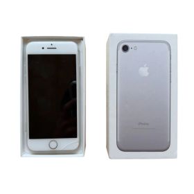 Apple iPhone 7 シルバー(箱あり)