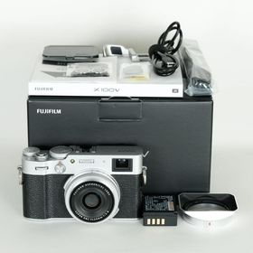 [美品｜シャッター数9,100回｜おまけ付] FUJIFILM X100V シルバー / コンパクトデジタルカメラ