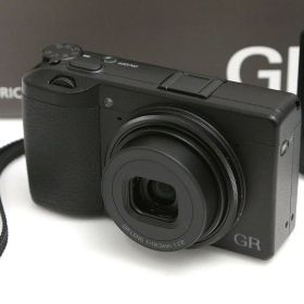 【中古】【並品】リコー RICOH GR III CA01-B3956-2P3 リコー RICOH GR APS-C 顔認識 手ブレ補正