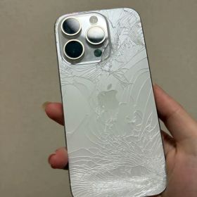 iPhone 15Pro シルバー ひび割れあり 本体