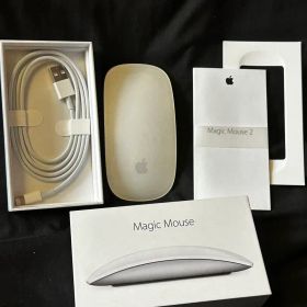 Apple Magic Mouse 2 本体と充電ケーブル