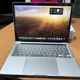 M1チップ搭載のほぼ未使用のApple MacBook Pro