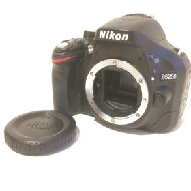 【中古】【非常に良い】Nikon デジタル一眼レフカメラ D5200 レンズキット AF-S DX NIKKOR 18-55mm f/3.5-5.6G VR付属 ブラック D5200LKBK