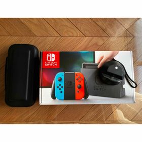 ニンテンドースイッチ(Nintendo Switch)のNintendo switch本体+小型ドッグ+携帯ケース(家庭用ゲーム機本体)