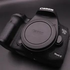 Canon デジタル一眼レフカメラ EOS 7D Mark IIボディ EOS7DMK2 【シャッター数:17872枚】【中古】