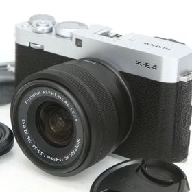【中古】【美品】富士フイルム FUJIFILM X-E4 レンズキット [シルバー]（センサー清掃済） CA01-R3430-3Y1A Xマウント APS-C EVF 標準ズーム 手ブレ補正 レンズ付き セット 中古