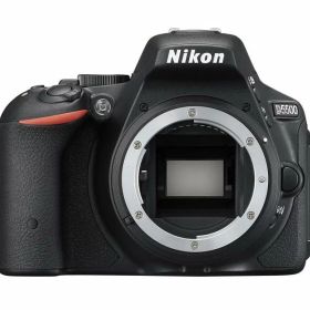 【中古】Nikon デジタル一眼レフカメラ D5500 ボディー ブラック 2416万画素 3.2型液晶 タッチパネル D5500BK