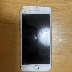 iPhone 7 シルバー 画面割れあり
