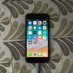 Apple iPhone 7ブラック 本体